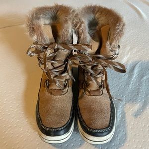 Winter snow boots size 6